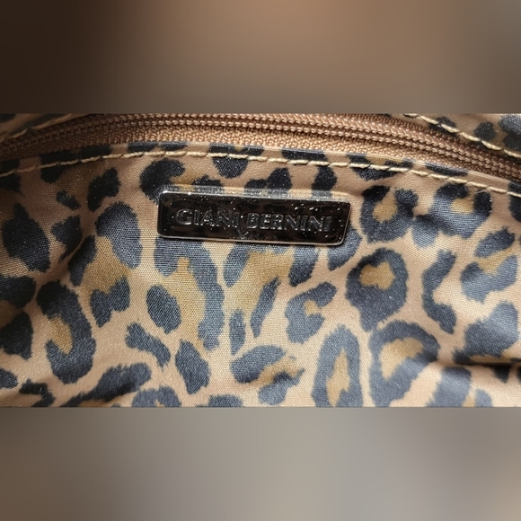 Giani Bernini Handbag Black Brushed Leather, Zipper, Adjustable Alligator Strap - Picture 8 of 10